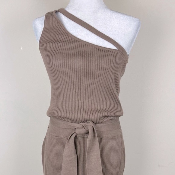 bobi BLACK | Ribbed Knit Sleeveless Cut Out Top - Picture 3 of 12